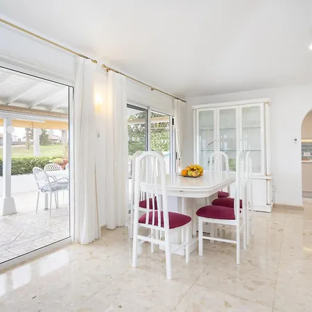 Вилла Casa Glenys Con Piscina Privada Y Vistas Al Golf Y Mar Сан Мигель